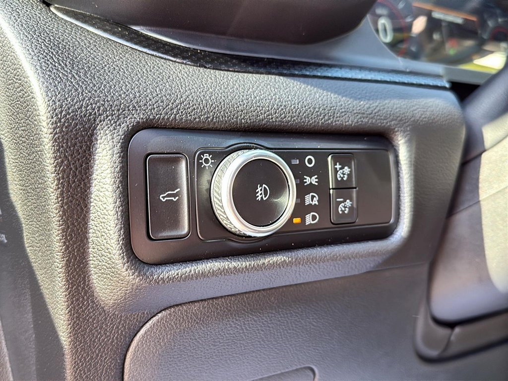 2023 Ford Explorer ST in Drummondville, Quebec - 14 - w1024h768px