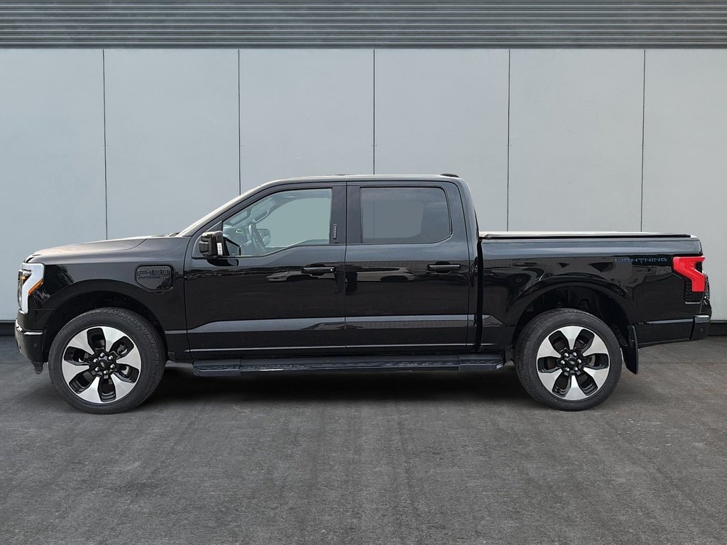 2023 Ford F-150 Lightning PLATINUM in Drummondville, Quebec - 5 - w1024h768px