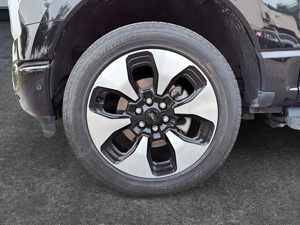 2023 Ford F-150 Lightning PLATINUM in Drummondville, Quebec - 6 - w1024h768px