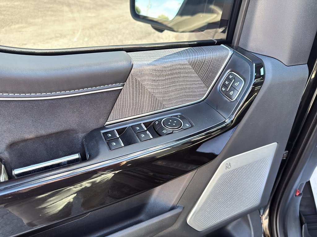 2023 Ford F-150 Lightning Platinum in Drummondville, Quebec - 10 - w1024h768px