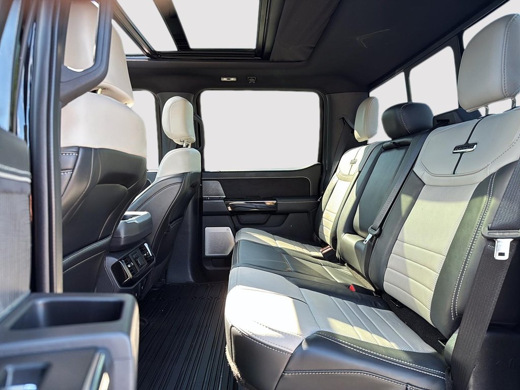 2023 Ford F-150 Lightning Platinum in Drummondville, Quebec - 8 - w1024h768px