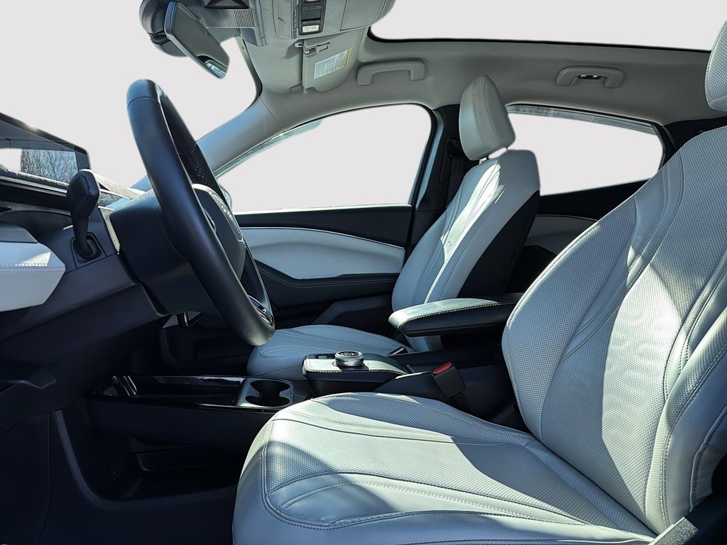 2021 Ford Mustang Mach-E Premium in Drummondville, Quebec - 9 - w1024h768px