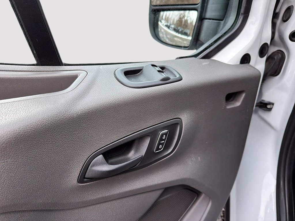 2024 Ford Transit Cargo Van in Drummondville, Quebec - 10 - w1024h768px