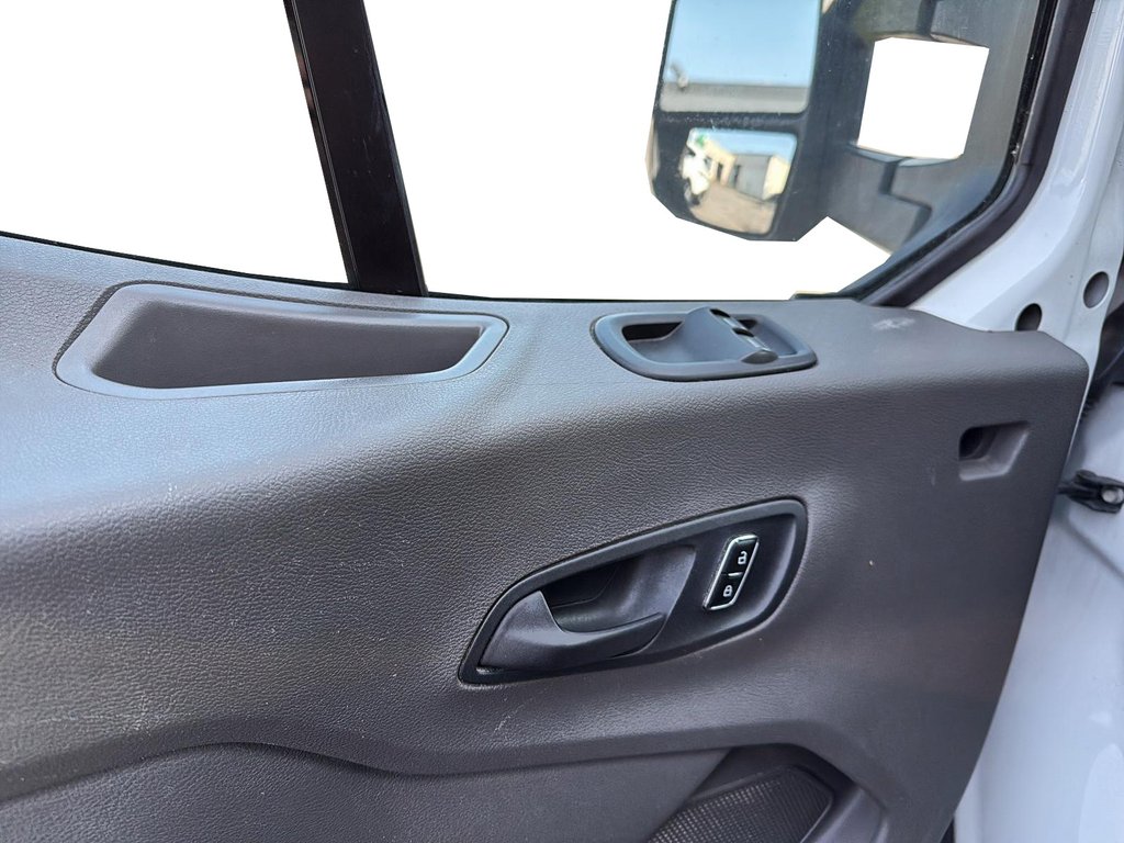 2023 Ford TRANSIT T-250 BASE in Drummondville, Quebec - 9 - w1024h768px