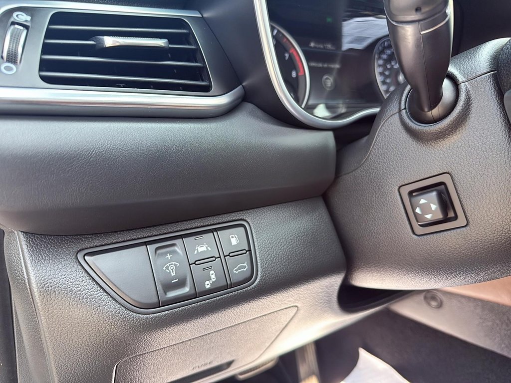 2019 GENESIS G70 2.0T Elite in Drummondville, Quebec - 13 - w1024h768px