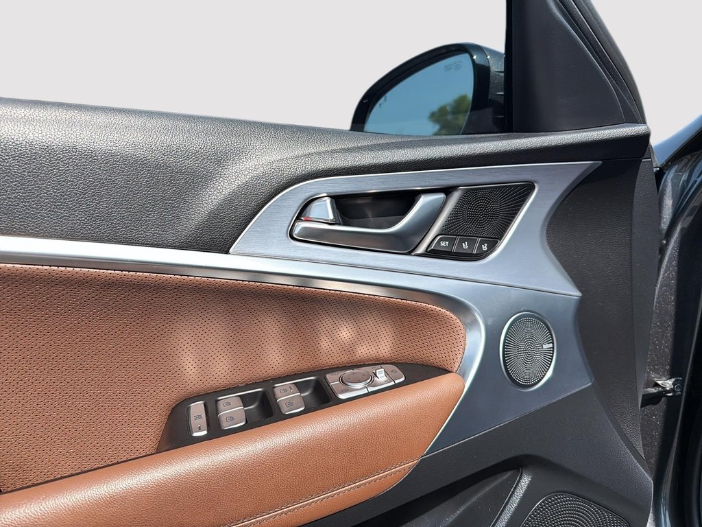 2019 GENESIS G70 2.0T Elite in Drummondville, Quebec - 12 - w1024h768px