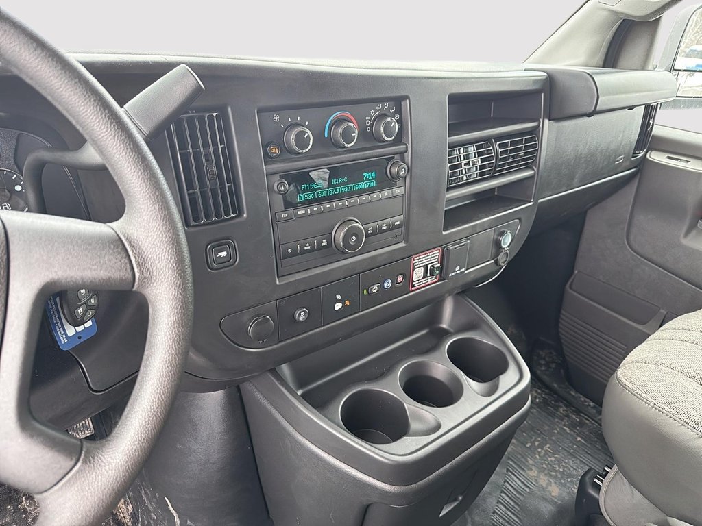 2025 GMC Savana Cargo 2500 WT 135 in Drummondville, Quebec - 13 - w1024h768px