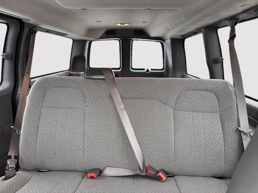2025 GMC Savana Cargo 2500 WT 135 in Drummondville, Quebec - 9 - w1024h768px