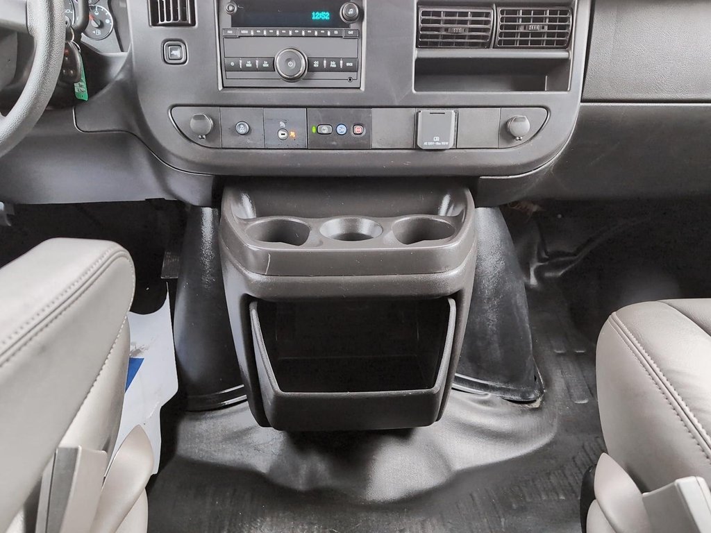 2024 GMC Savana Cargo Van in Drummondville, Quebec - 11 - w1024h768px