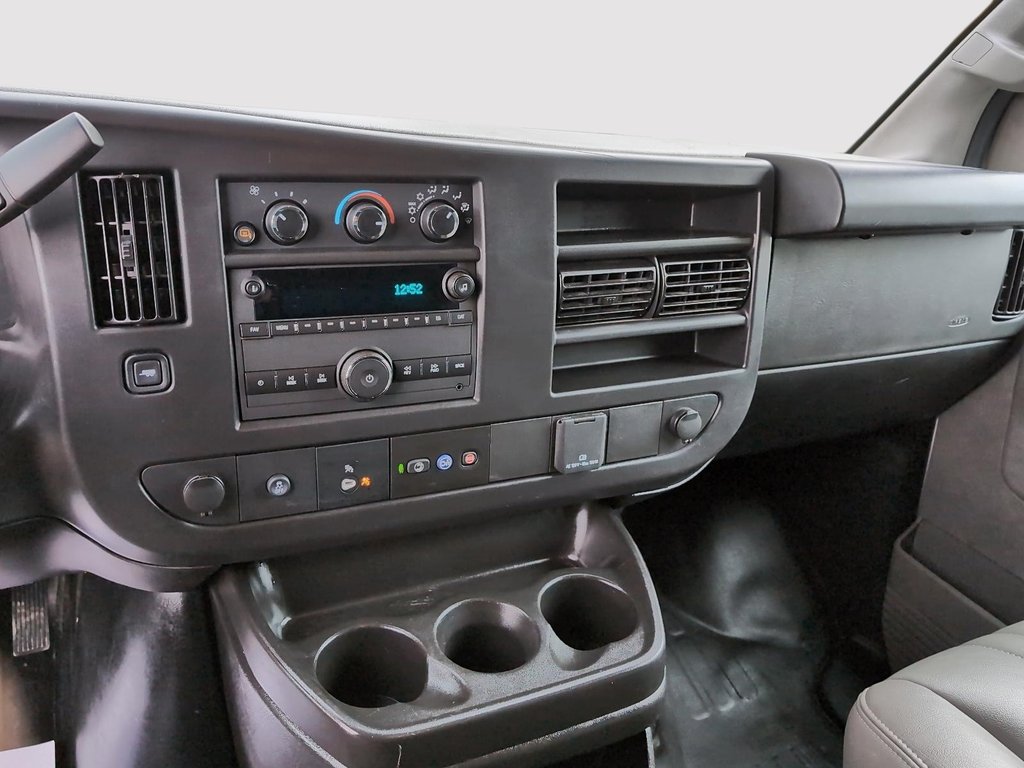 2024 GMC Savana Cargo Van in Drummondville, Quebec - 9 - w1024h768px