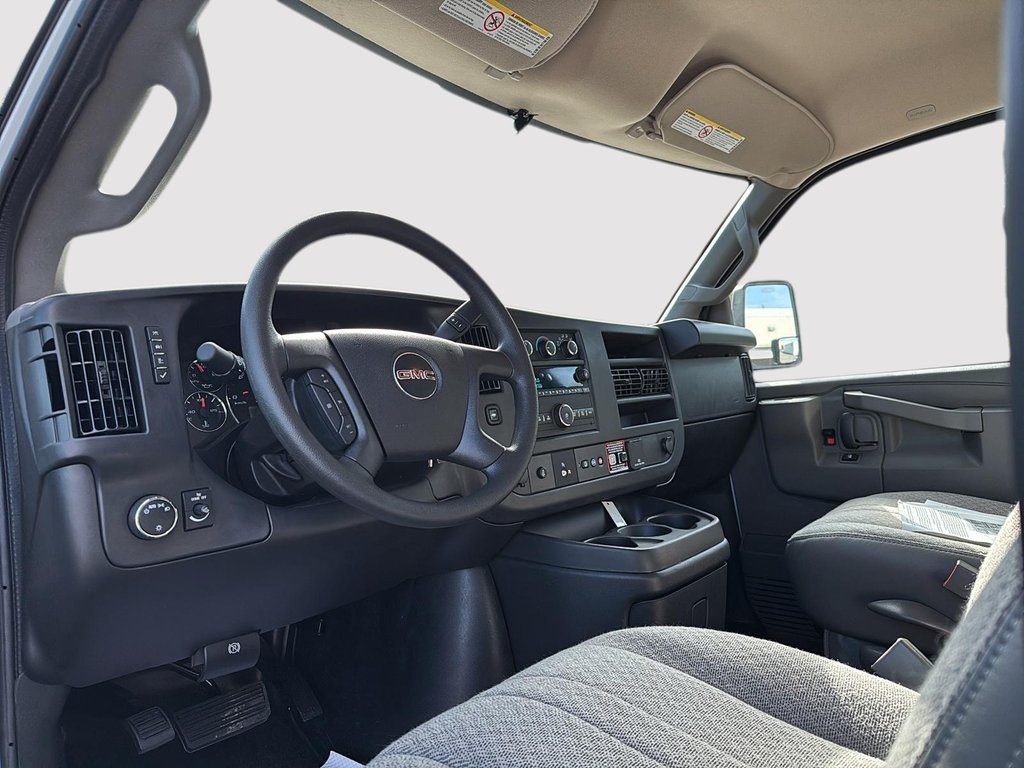 GMC Savana Commercial Cutaway  2025 à Drummondville, Québec - 9 - w1024h768px