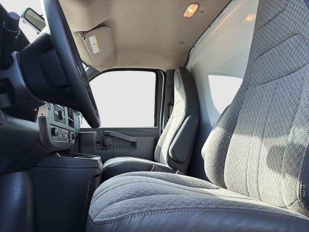 GMC Savana Commercial Cutaway  2025 à Drummondville, Québec - 8 - w1024h768px