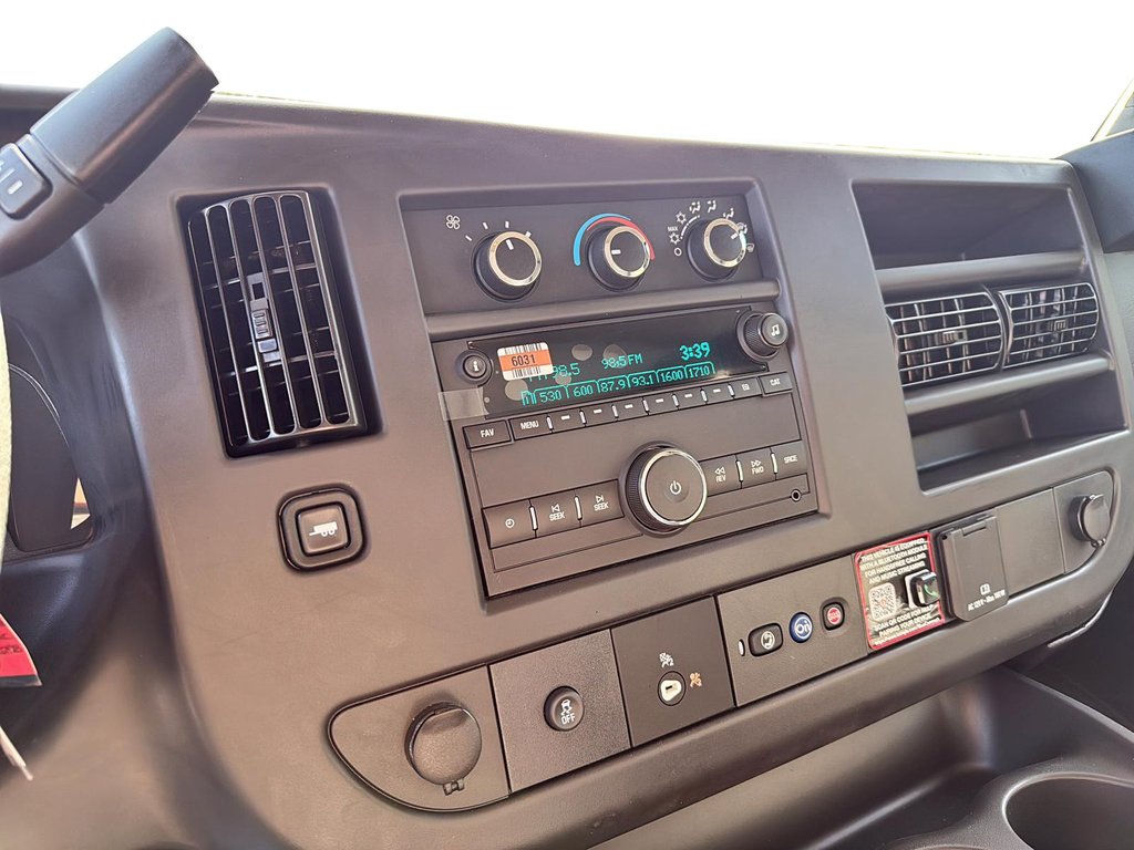 GMC Savana Commercial Cutaway  2025 à Drummondville, Québec - 15 - w1024h768px