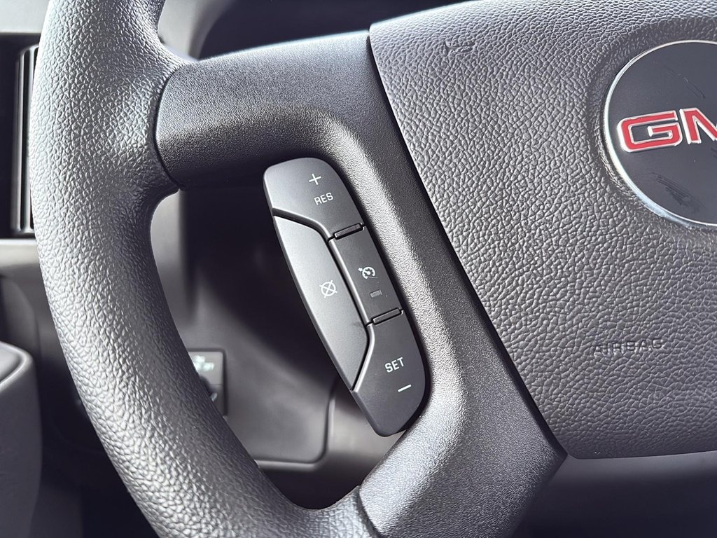 GMC Savana Commercial Cutaway  2025 à Drummondville, Québec - 14 - w1024h768px