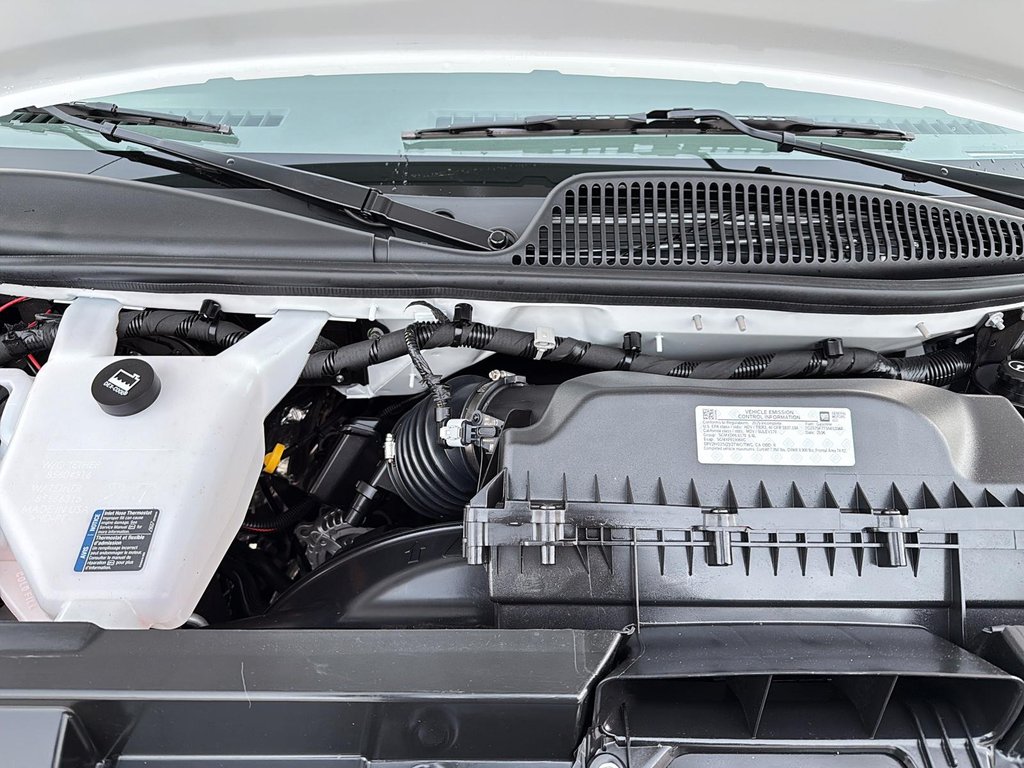 GMC Savana Commercial Cutaway  2025 à Drummondville, Québec - 8 - w1024h768px