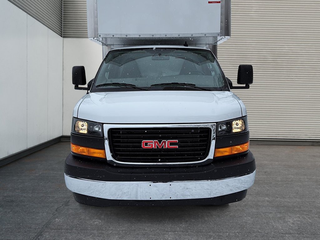 GMC Savana Commercial Cutaway  2025 à Drummondville, Québec - 2 - w1024h768px