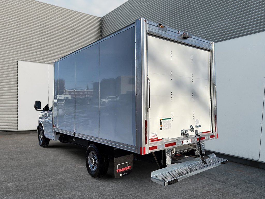 2025 GMC Savana Commercial Cutaway in Drummondville, Quebec - 4 - w1024h768px