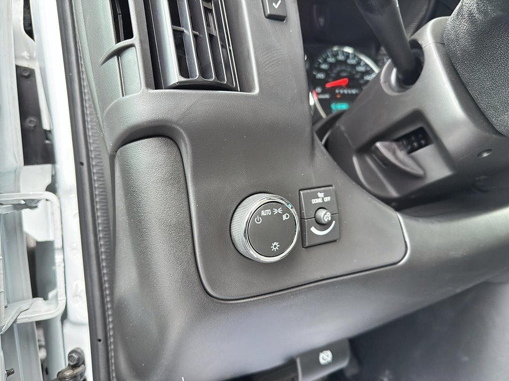 GMC Savana Commercial Cutaway  2025 à Drummondville, Québec - 12 - w1024h768px