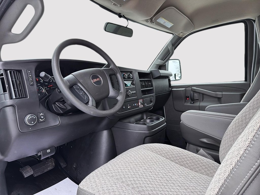 GMC Savana Commercial Cutaway  2025 à Drummondville, Québec - 10 - w1024h768px