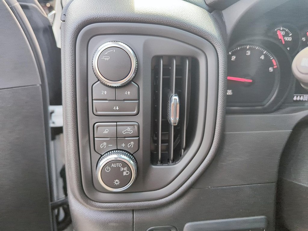 2026 GMC Sierra 2500 HD PRO in Drummondville, Quebec - 13 - w1024h768px