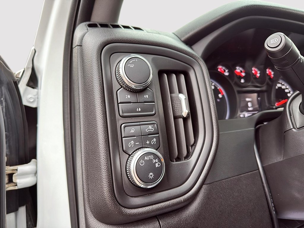 GMC Sierra 2500HD Pro 2024 à Drummondville, Québec - 12 - w1024h768px