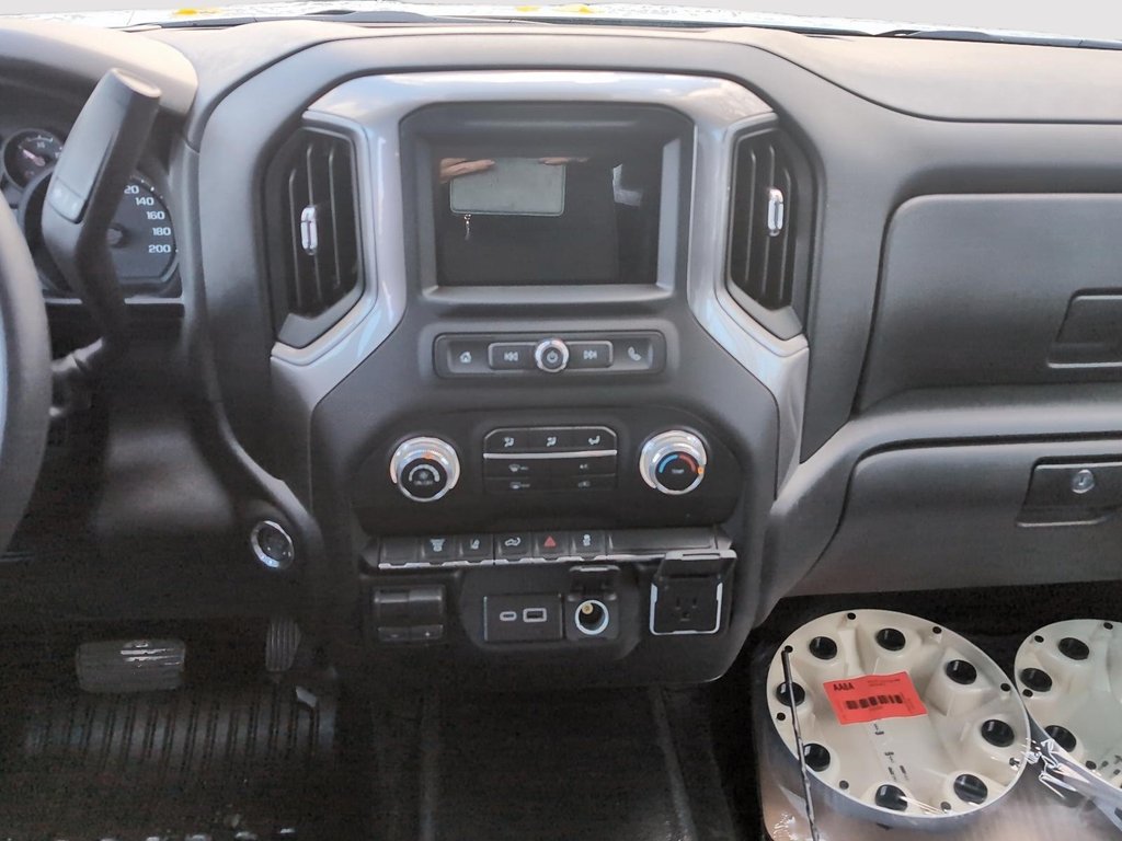 GMC Sierra 3500 HD PRO DRW 2026 à Drummondville, Québec - 12 - w1024h768px