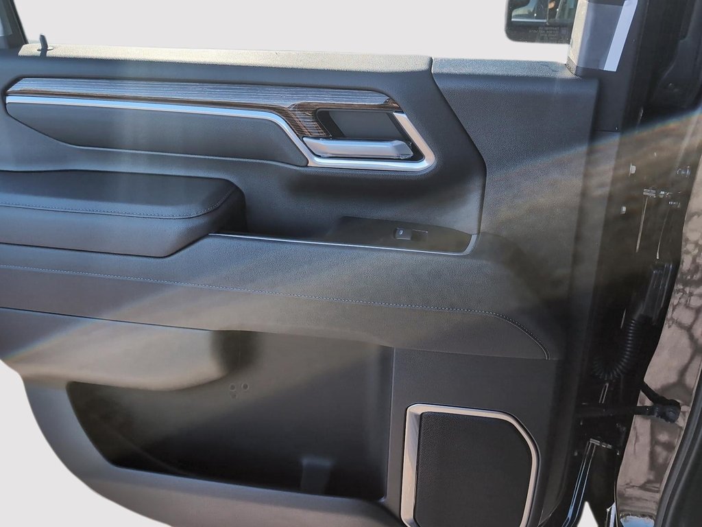 GMC Sierra 3500 HD SLE DRW 2026 à Drummondville, Québec - 12 - w1024h768px