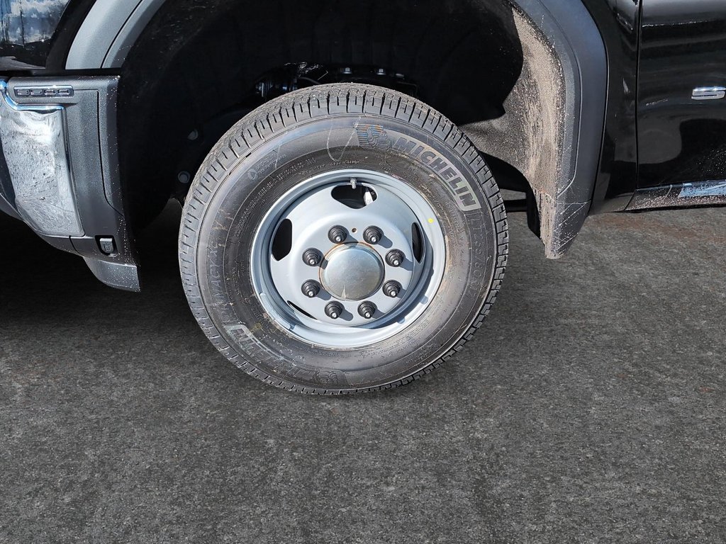 GMC Sierra 3500 HD SLE DRW 2026 à Drummondville, Québec - 8 - w1024h768px