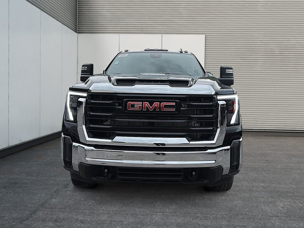 GMC Sierra 3500 HD PRO DRW 2026 à Drummondville, Québec - 2 - w1024h768px