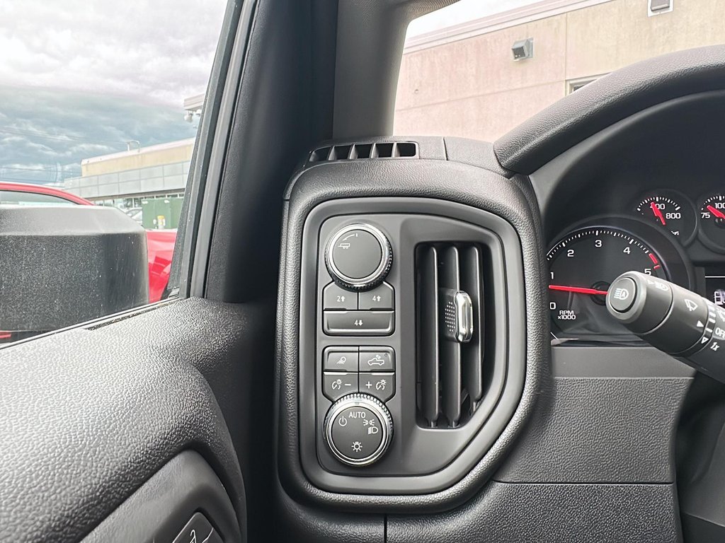 GMC Sierra 3500 HD PRO DRW 2026 à Drummondville, Québec - 17 - w1024h768px