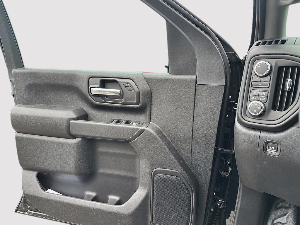 GMC Sierra 3500 HD PRO DRW 2026 à Drummondville, Québec - 11 - w1024h768px