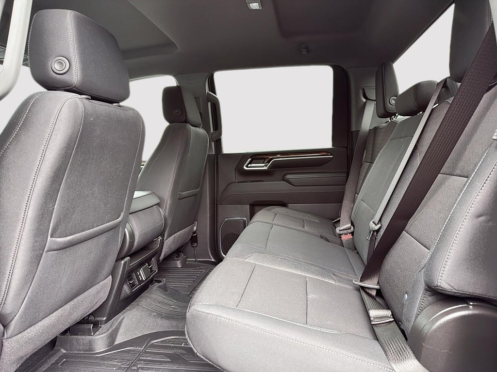 2025 GMC Sierra 3500HD SLE in Drummondville, Quebec - 9 - w1024h768px