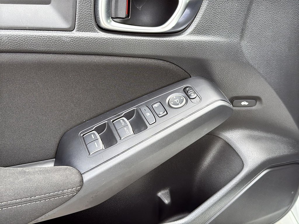 2022 Honda Civic Sedan LX in Drummondville, Quebec - 12 - w1024h768px