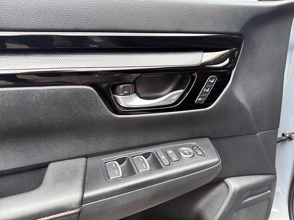 2024 Honda CR-V HYBRID Touring in Drummondville, Quebec - 12 - w1024h768px