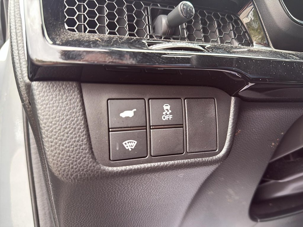 2024 Honda CR-V HYBRID Touring in Drummondville, Quebec - 13 - w1024h768px