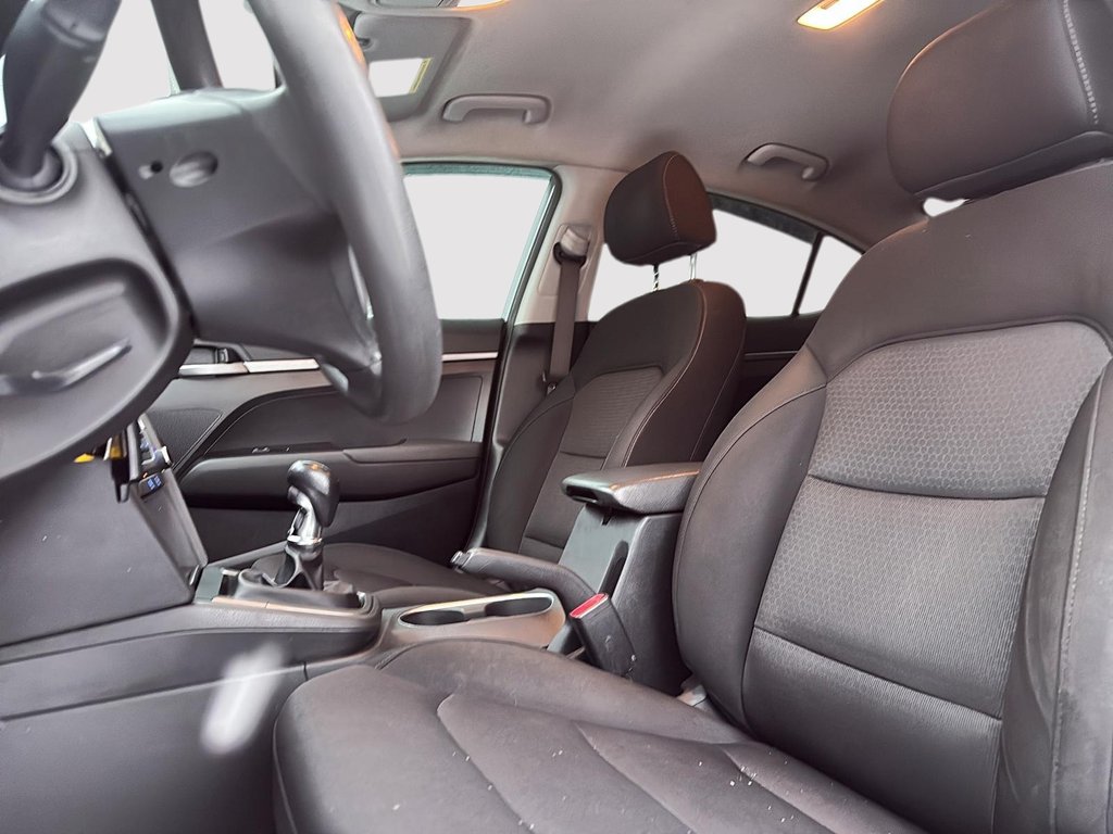 2017 Hyundai Elantra L-7