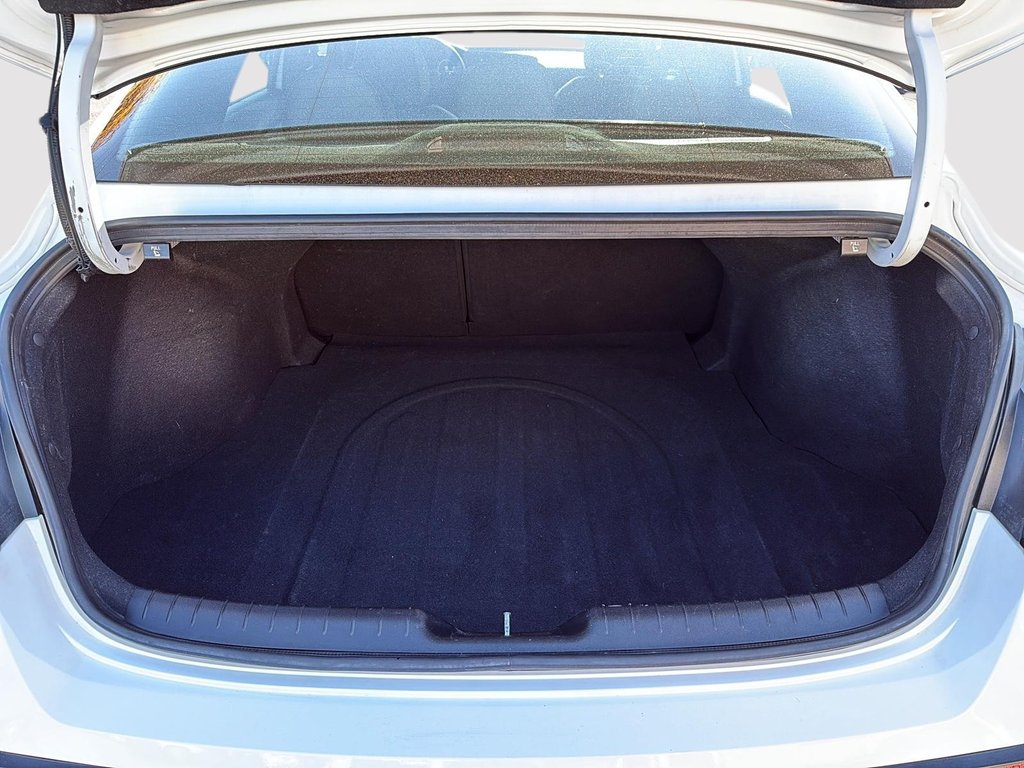 2025 Hyundai Elantra N Line Ultimate in Drummondville, Quebec - 6 - w1024h768px