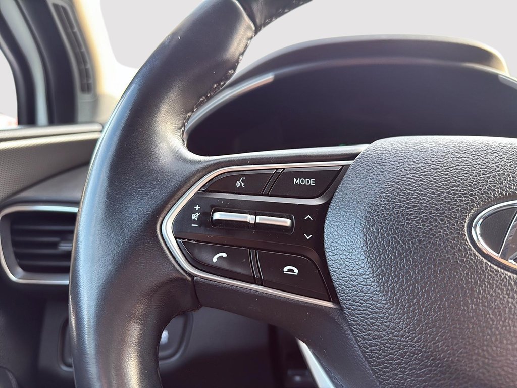 2019 Hyundai Santa Fe Essential in Drummondville, Quebec - 12 - w1024h768px