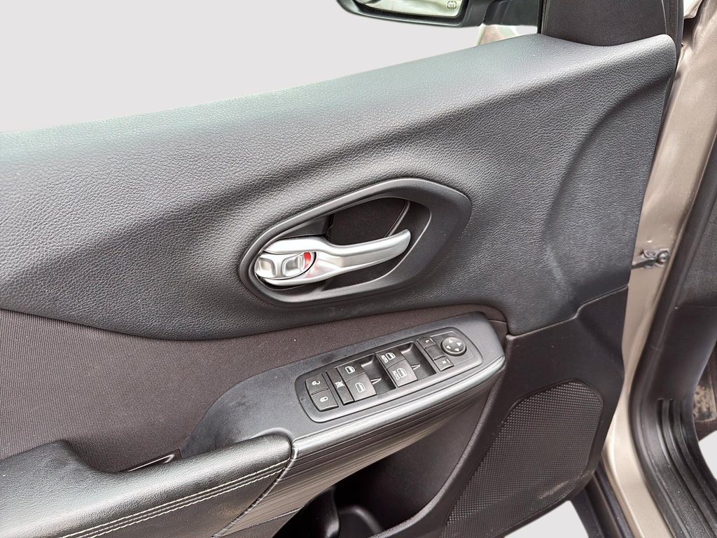 2016 Jeep Cherokee North in Drummondville, Quebec - 12 - w1024h768px