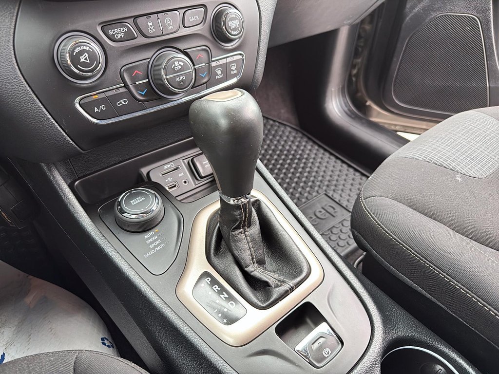 2016 Jeep Cherokee North in Drummondville, Quebec - 19 - w1024h768px