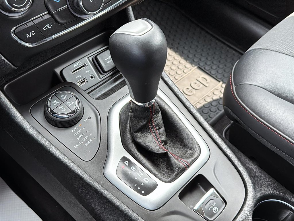 2017 Jeep Cherokee Trailhawk in Drummondville, Quebec - 16 - w1024h768px