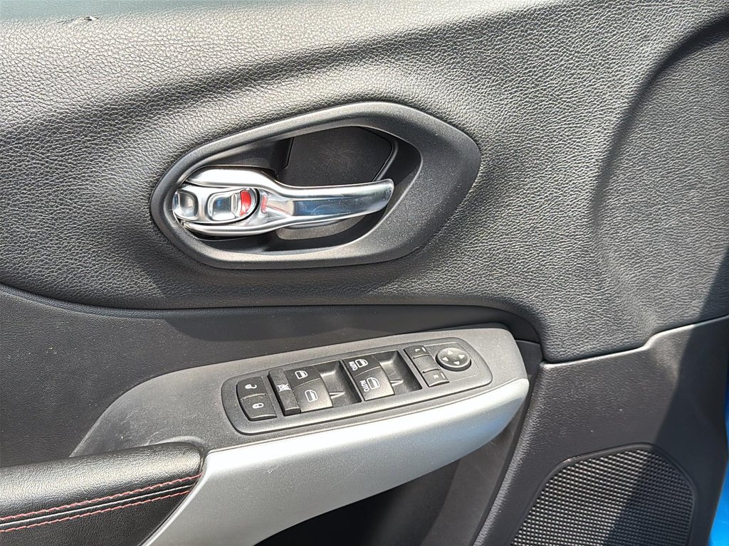 2017 Jeep Cherokee Trailhawk in Drummondville, Quebec - 9 - w1024h768px