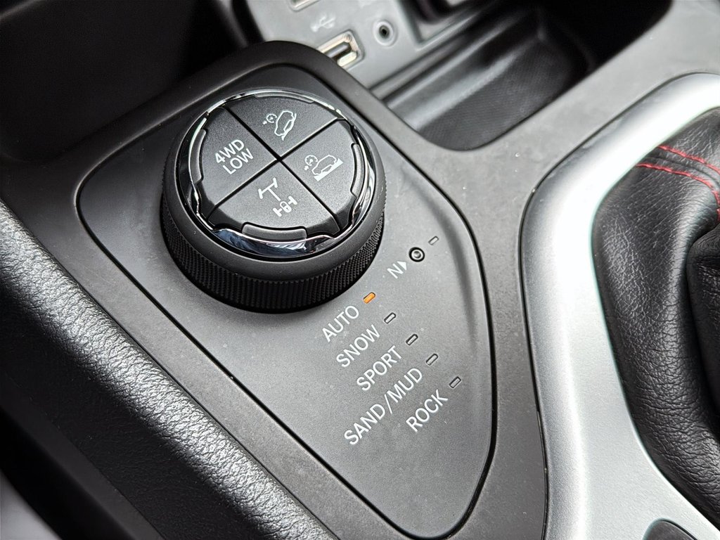 2017 Jeep Cherokee Trailhawk in Drummondville, Quebec - 17 - w1024h768px