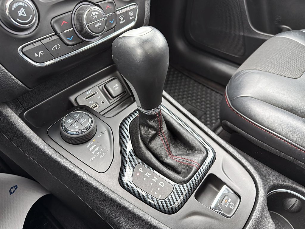 2017 Jeep Cherokee Trailhawk in Drummondville, Quebec - 19 - w1024h768px