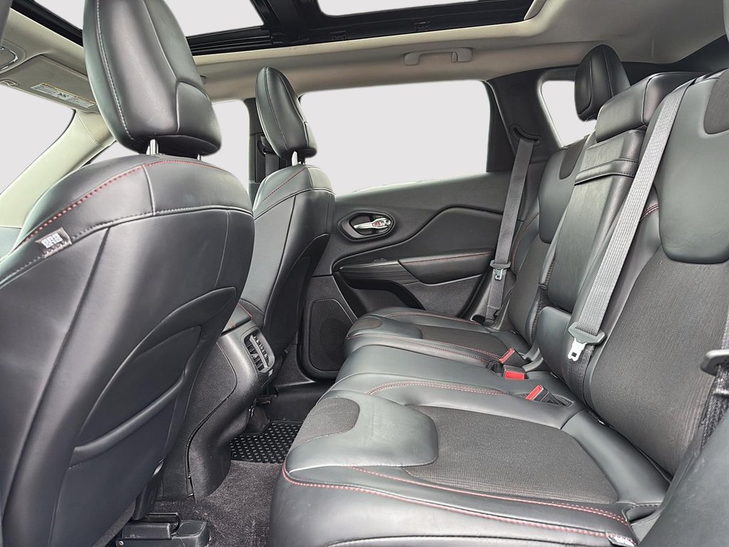 2017 Jeep Cherokee Trailhawk in Drummondville, Quebec - 10 - w1024h768px