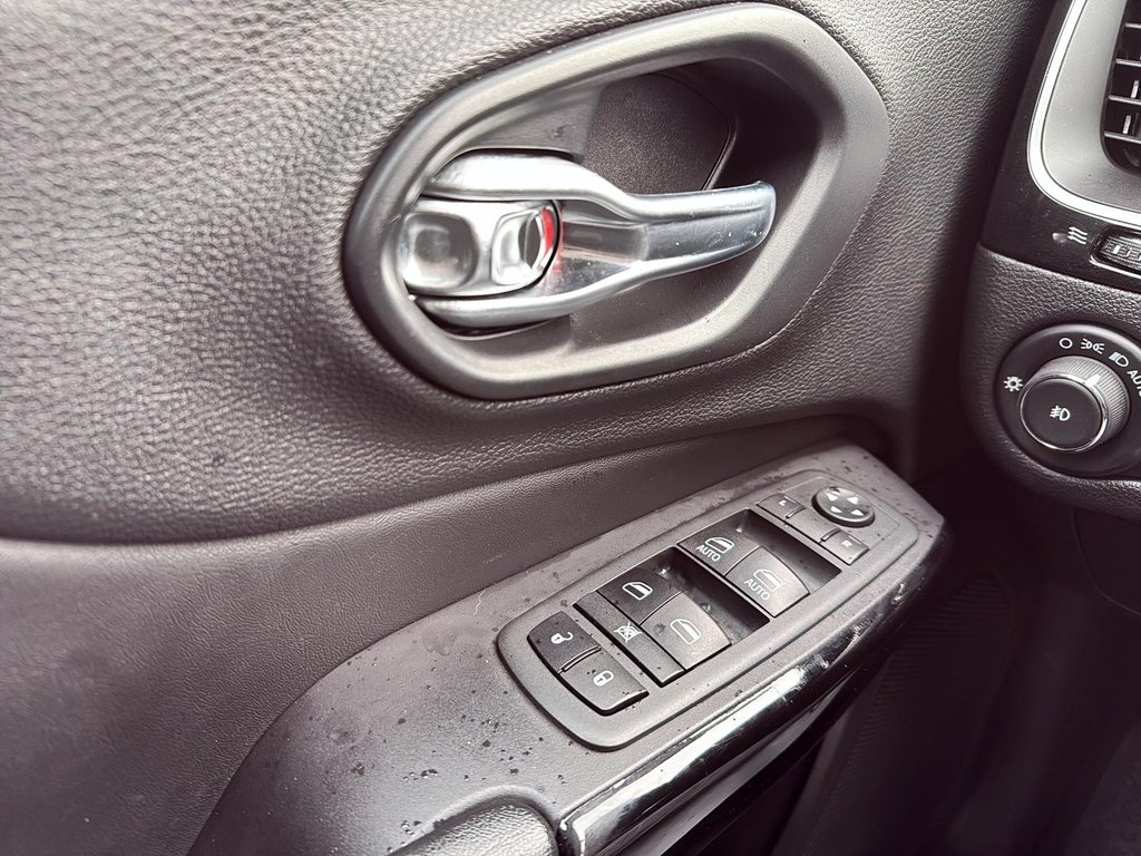 2020 Jeep Cherokee Altitude in Drummondville, Quebec - 10 - w1024h768px