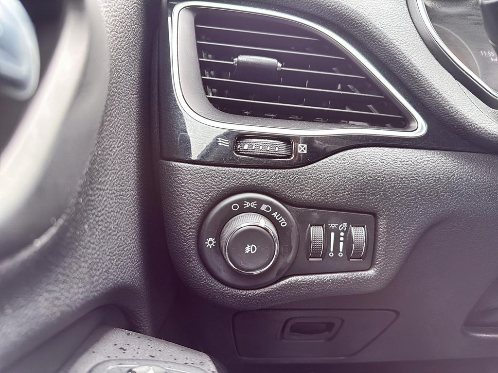 2020 Jeep Cherokee Altitude in Drummondville, Quebec - 11 - w1024h768px