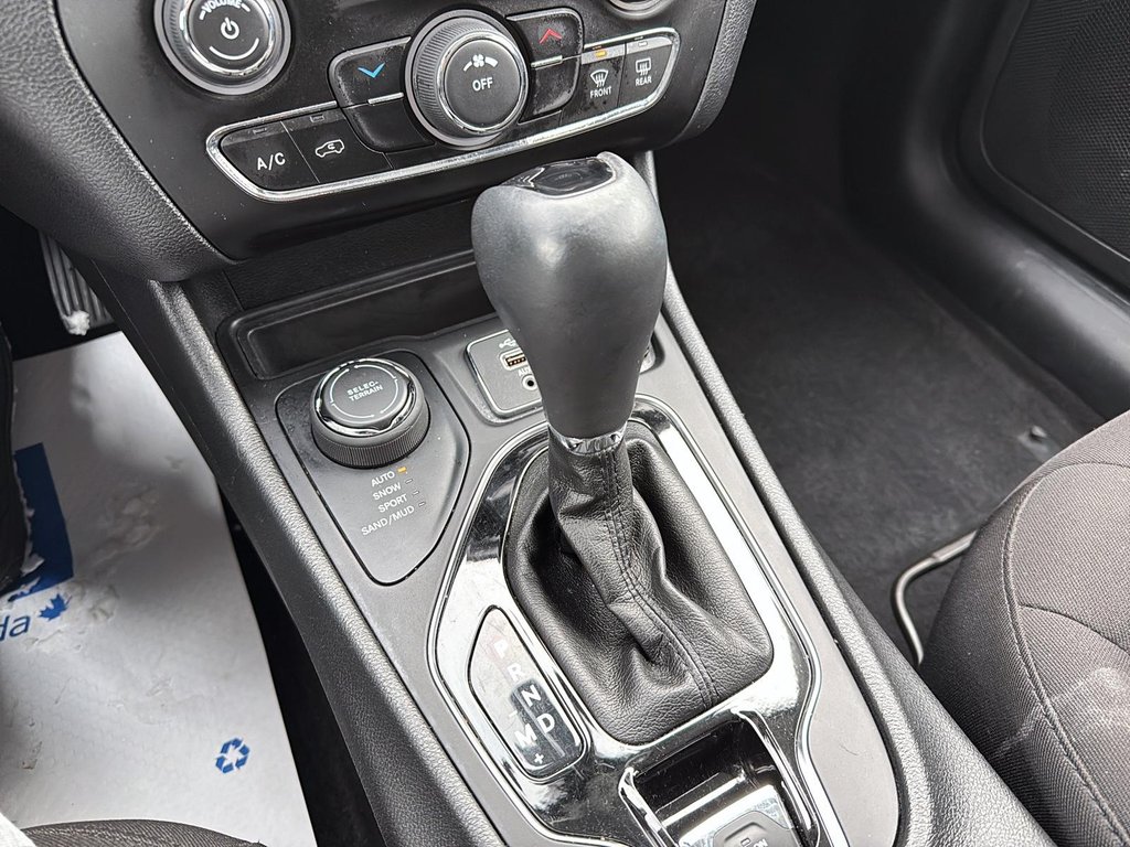 2020 Jeep Cherokee Altitude in Drummondville, Quebec - 17 - w1024h768px