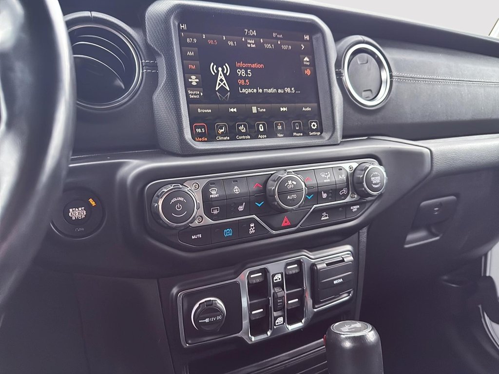 2022 Jeep Wrangler 4xe UNLIMITED SAHARA | TOIT SKY ONE TOUCH in Drummondville, Quebec - 17 - w1024h768px