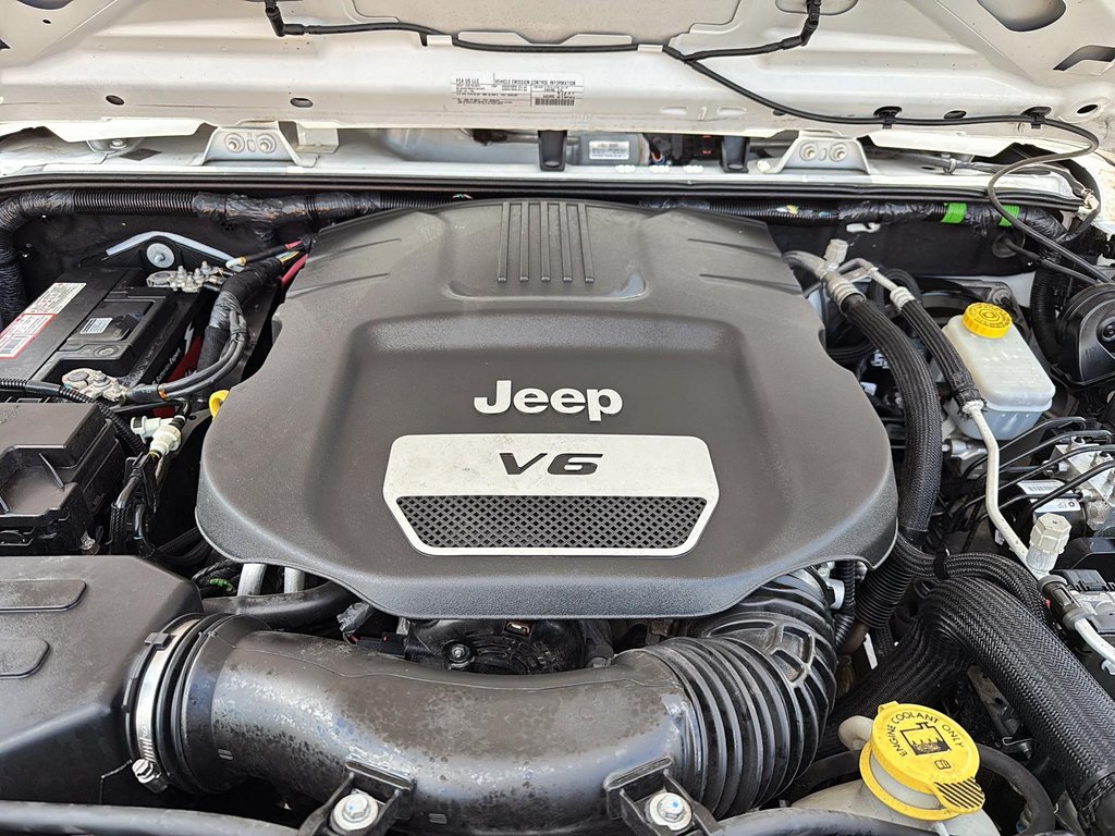 2018 Jeep WRANGLER JK UNLIMITED Sport in Drummondville, Quebec - 7 - w1024h768px